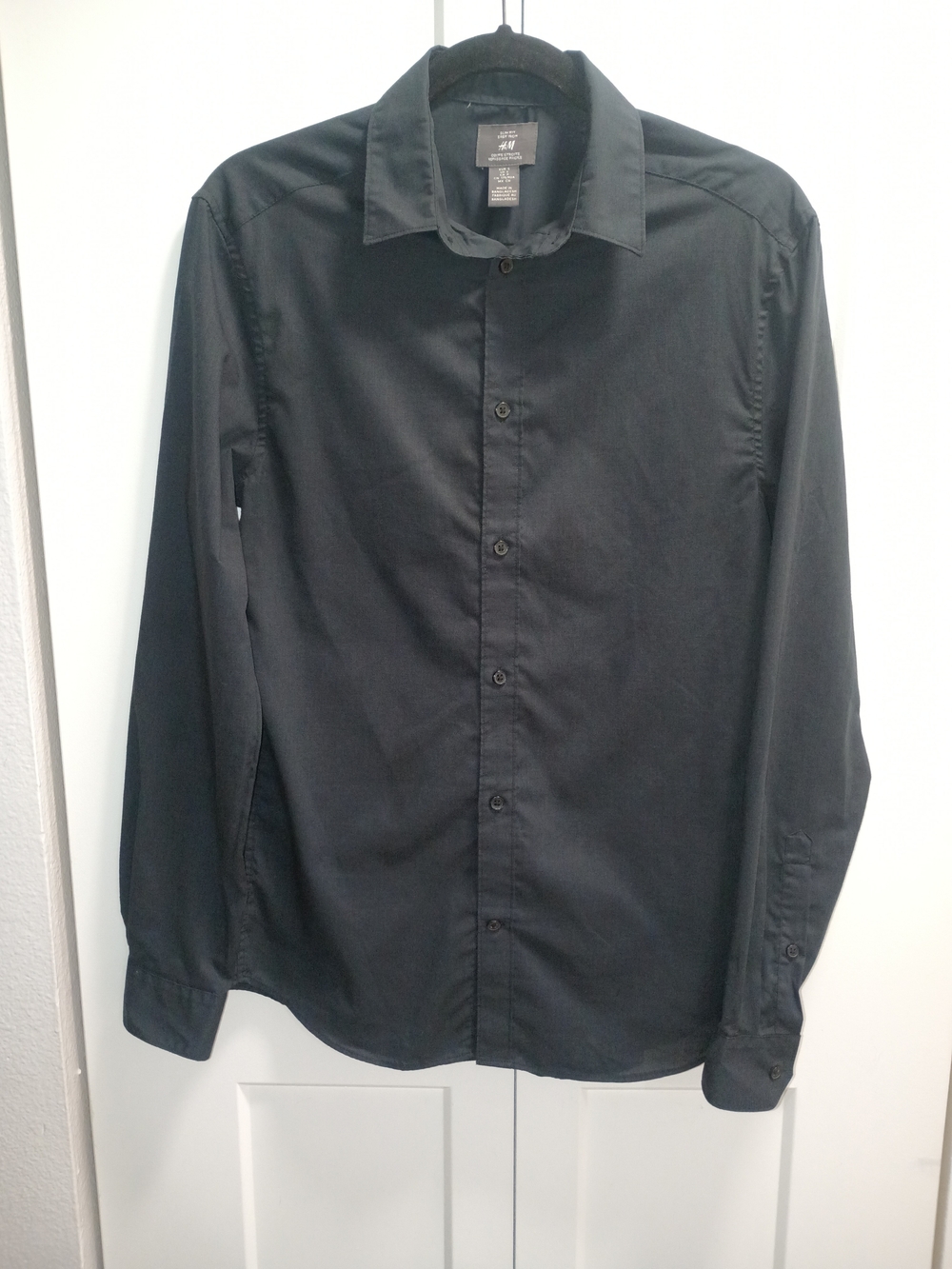 H&M Men's Black Long-Sleeve Classic Button-Up Shirt